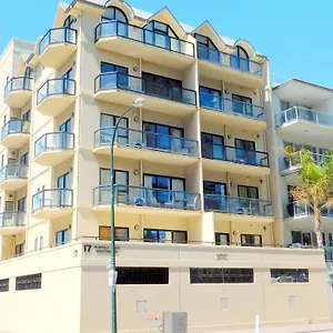 https://glenelg-beachside-apartments.adelaidehotels-au.com