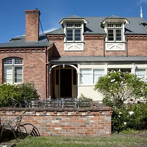 http://lowena-cafe-and-accommodation.top-hotels-hobart.com